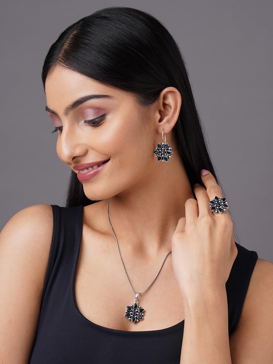 Binnis wardrobe Pendant with necklace set