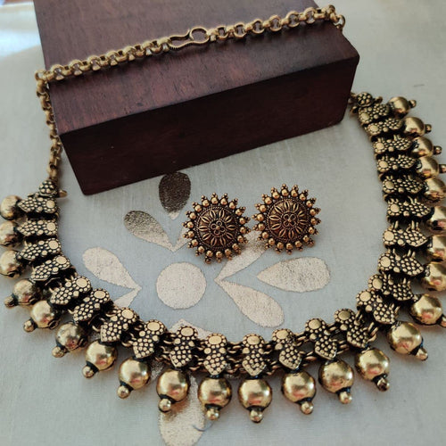 Binni s Wardrobe Women Gold-Toned German-Silver Antique Kolhapuri Jewellery Set (Necklace, 2 Earrings)