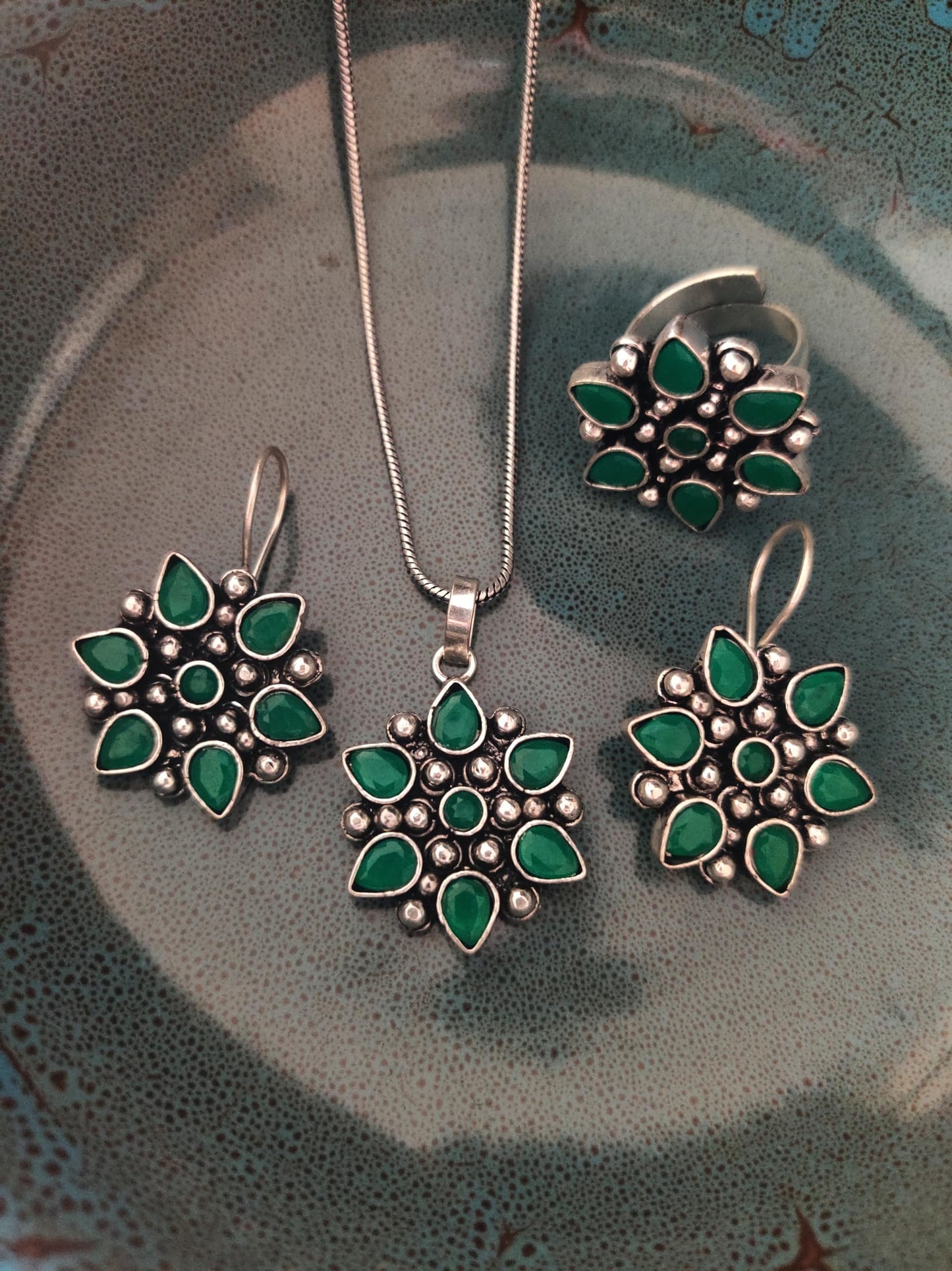 Binnis wardrobe Pendant with necklace set
