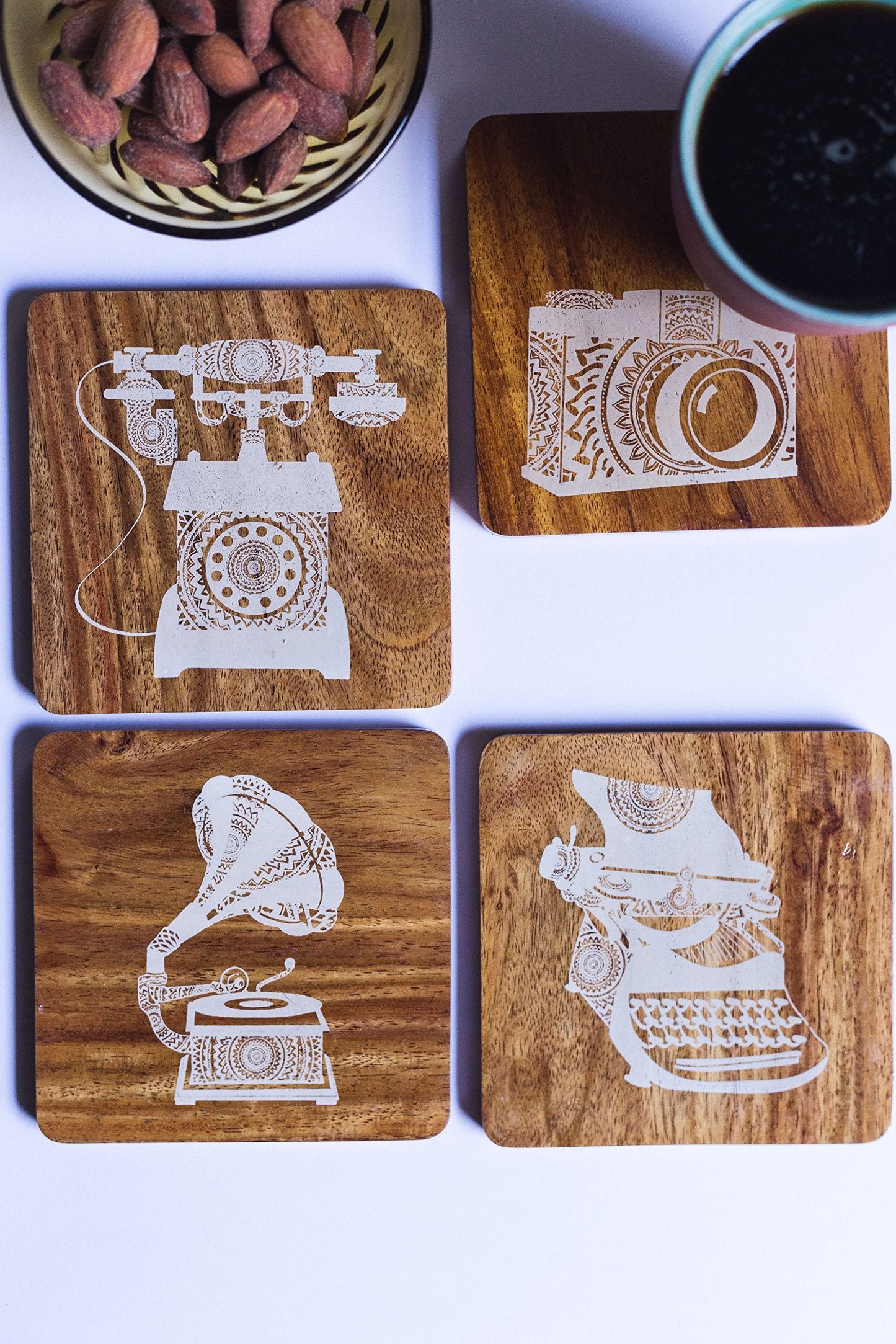 IVEI Mandala Print Wooden Coasters - Teak Wood Table Coaster - Reversible Retro Design Set for Home Kitchen, Office Desk - Decorative Holder for Tea, Coffee Cups - Table Top Coasters - Set of 4