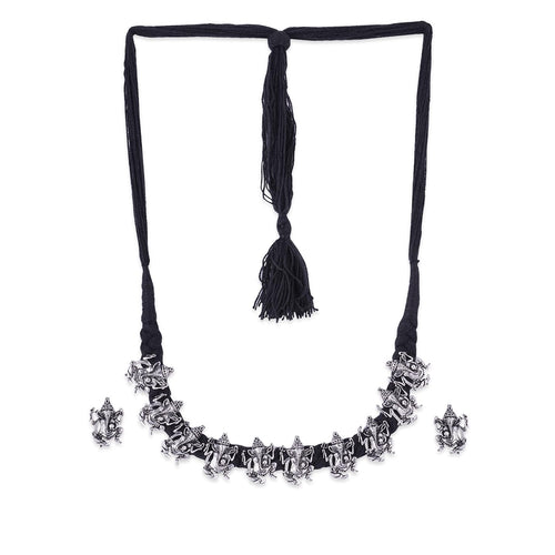 Binnis wardrobe square pendant inticrated beautiful choker set