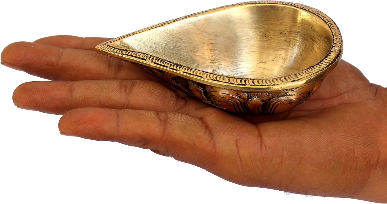 Brass Oil Lamps | Shankh Chakra Narayan Oil Lamp Diya Deepam Kuthu Vilakku -3.5 & 4" Inches