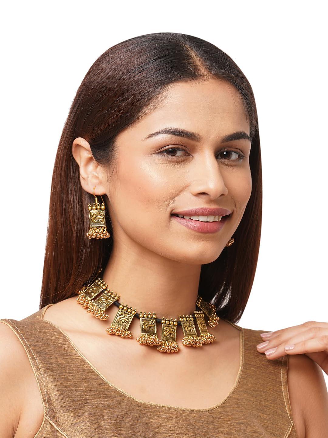 Binnis wardrobe square pendant inticrated beautiful choker set