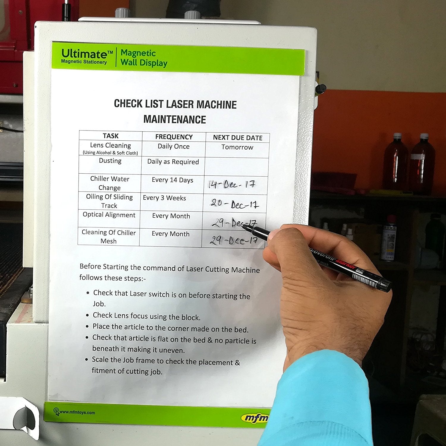 MFM TOYS Ultimate Easy Magnetic Wall Display : Pack of 4 (A5 Portrait) : 4 Colours Self Cling Magnetic A4 Sheet Holder for Wall/Glass Partition/Window