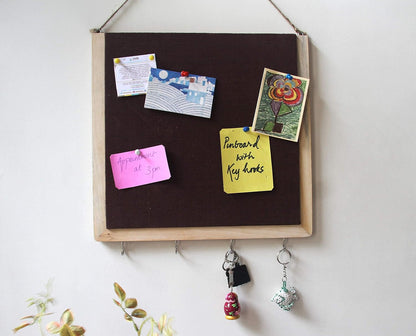 IVEI Wooden Pinboard with keyhooks - Brown