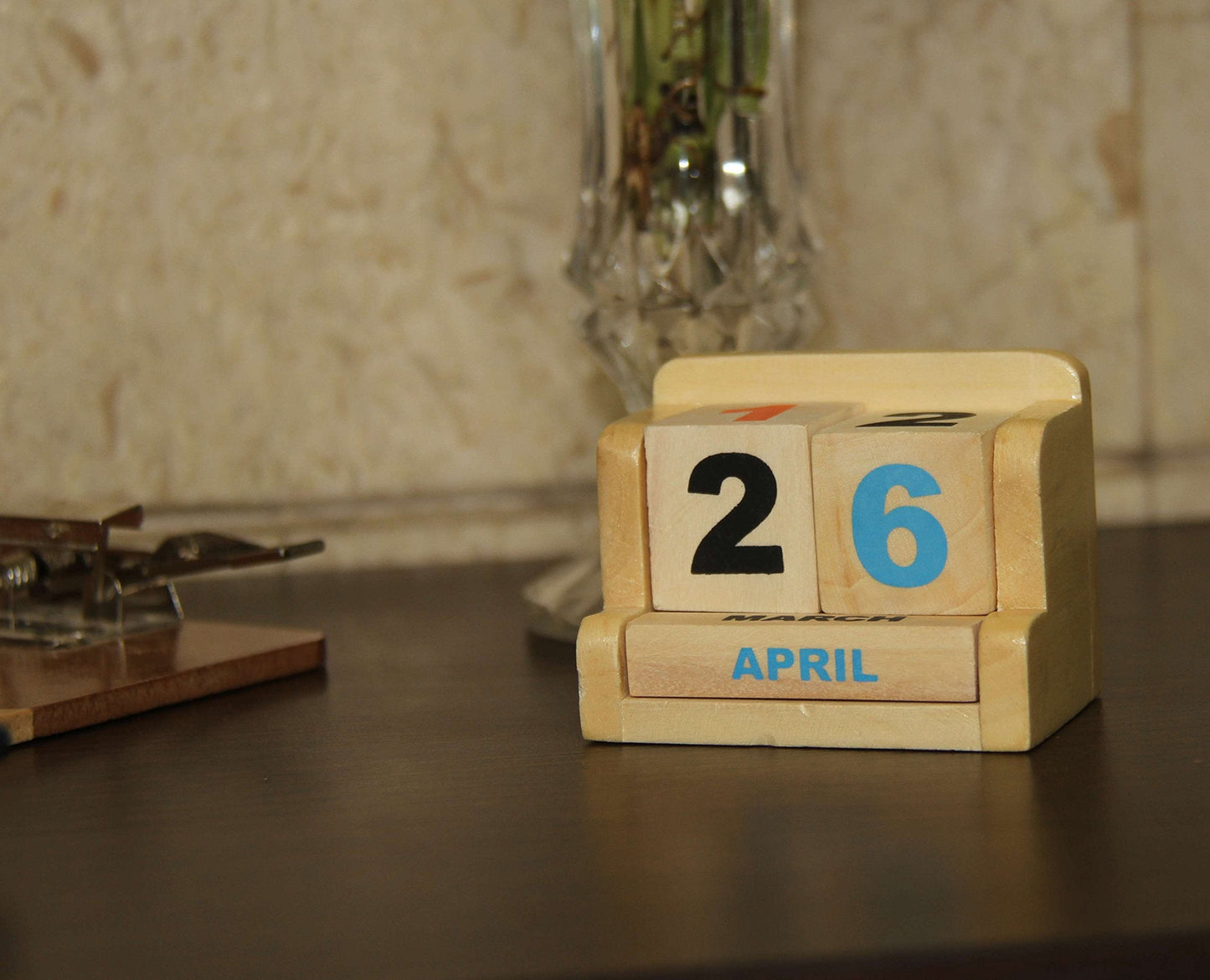 IVEI Minimal Perpetual Desk Calendar - Wooden Calendar - Block Calendar for Office Desk Decor - Wooden Desktop Calendar for Home, School, Office - Natural