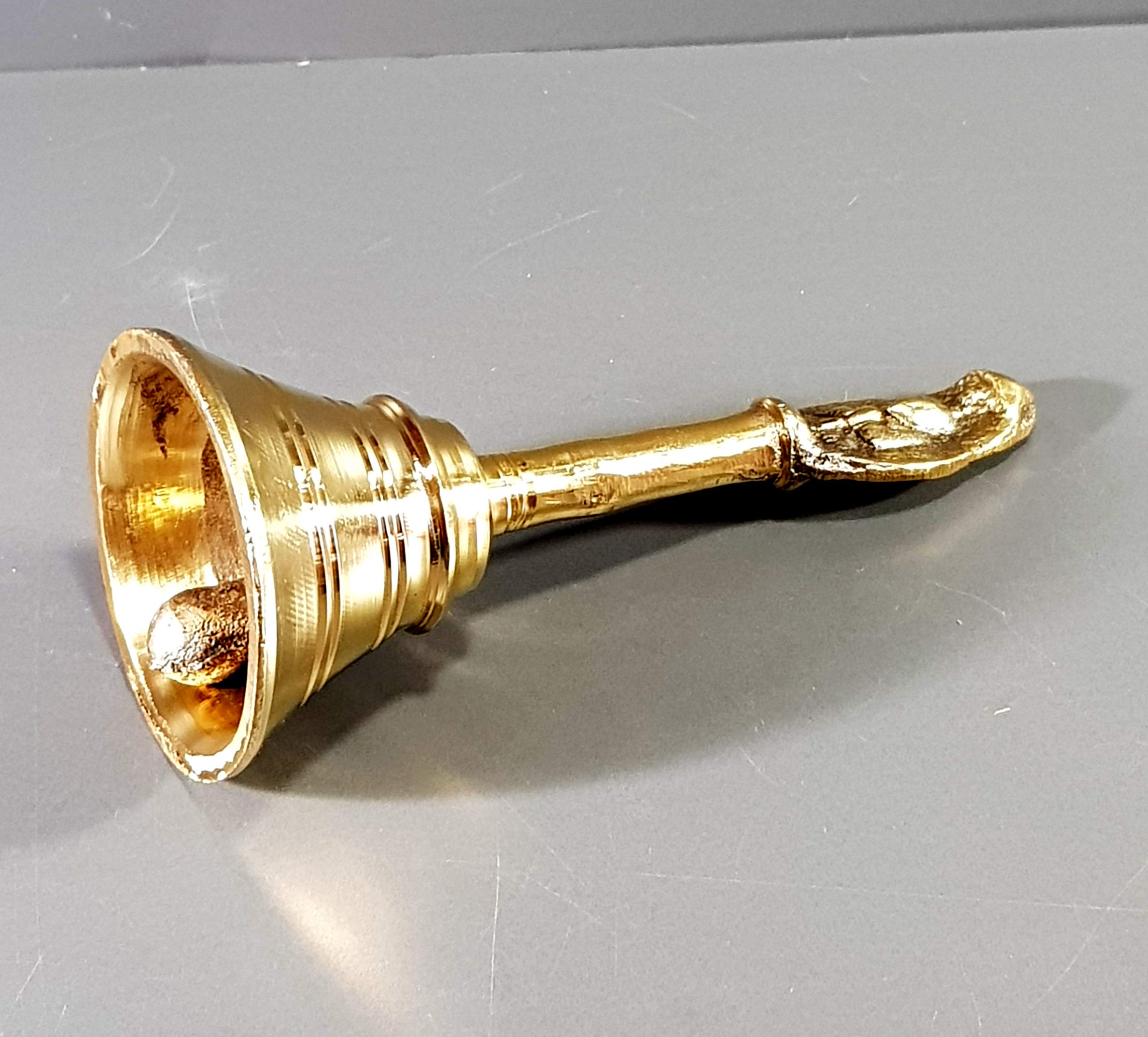 eSplanade Messing opknoping tempel bel Ghanta kerk Bell | Home Decor - Pooja Items | Golden - 7 Inches eSplanade Messing opknoping tempel bel Ghanta kerk Bell | Home Decor - Pooja Items | Golden - 7 Inches