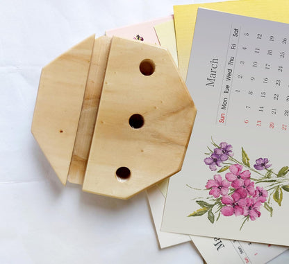 IVEI Wooden Calendar with Hexagon Shaped Pen Stand ‚Desk Organizer - Hand Painted Paper Calendar with Pen-Stand - Minimal Planner Desk Calendar for Office & Home - Budget Friendly Unique Gift