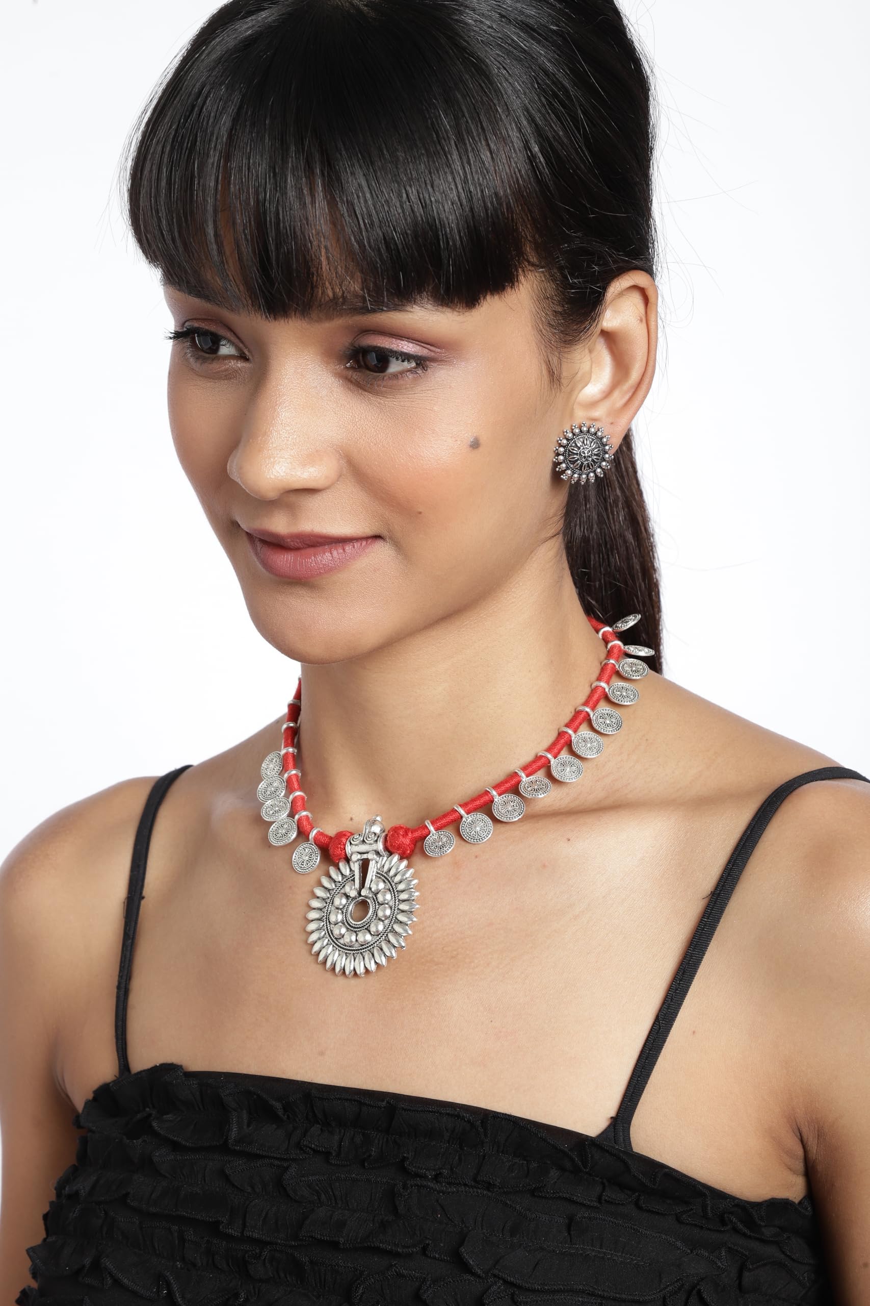 Binnis wardrobe square pendant inticrated beautiful choker set