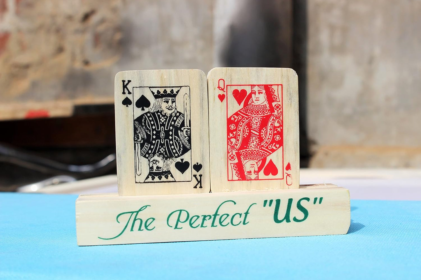 IVEI Poker Themed King and Queen Wooden Showpiece - Unique Gift for Your Loved Ones - Gift for Spouse - Poker Lovers - Anniversary-Wedding-Valentines Gift - Pure Wood - Wooden Showpiece.