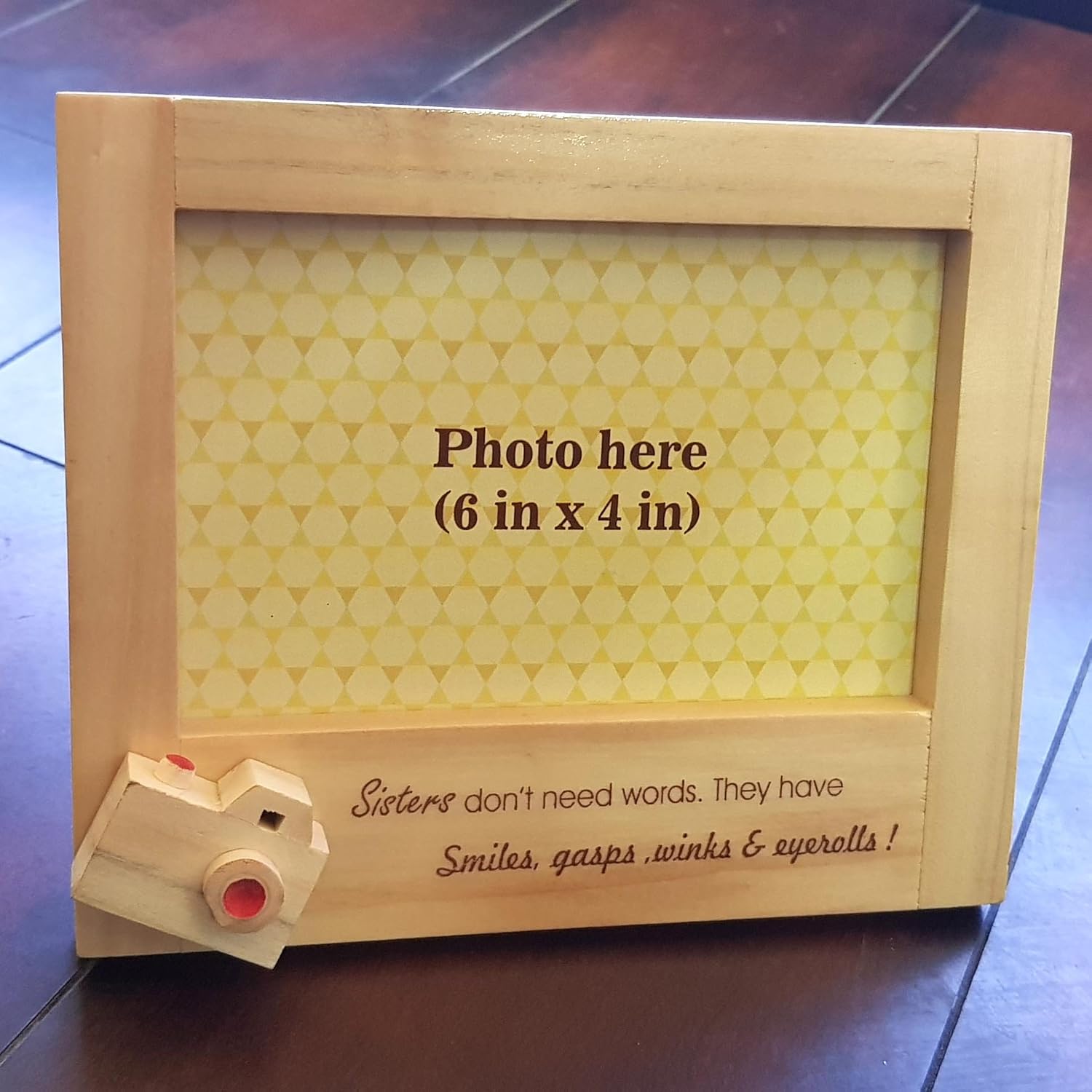 IVEI Wooden Photo Frame for Sisters - Wood Photo Frame for Table, Desk - Wooden Picture Frame for Birthday Gift, Home Decor - Unique Photoframe for Sisters with Miniature Camera & Quote