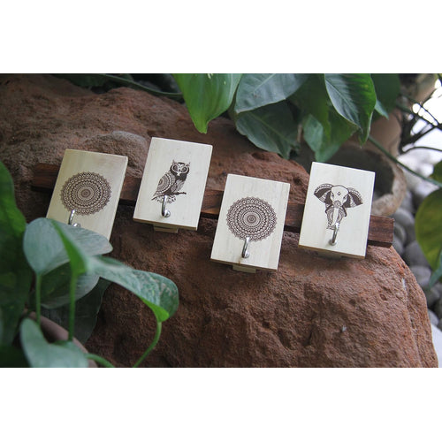 IVEI Wooden Mandala Print Key Holder - Stylish Wooden Hook Holder for Clothes & Bags - Key/Jewellery Organizer Wall Hooks - Wall Mounted Unique Mandala Key Holder for Home Decor/Office Décor