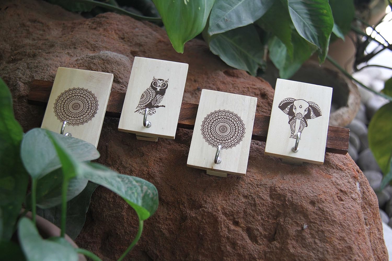 IVEI Wooden Mandala Print Key Holder - Stylish Wooden Hook Holder for Clothes & Bags - Key/Jewellery Organizer Wall Hooks - Wall Mounted Unique Mandala Key Holder for Home Decor/Office Décor