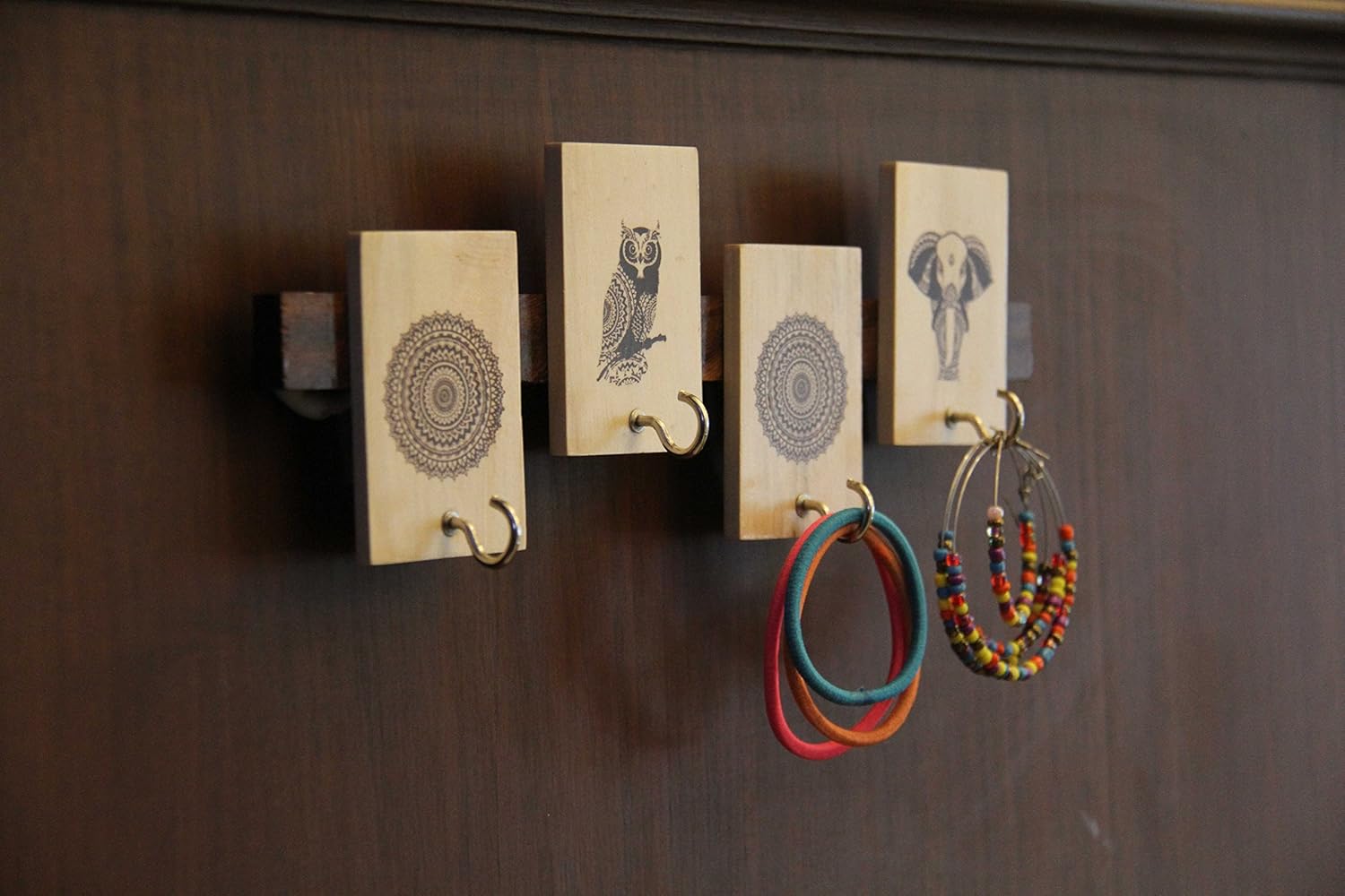 IVEI Wooden Mandala Print Key Holder - Stylish Wooden Hook Holder for Clothes & Bags - Key/Jewellery Organizer Wall Hooks - Wall Mounted Unique Mandala Key Holder for Home Decor/Office Décor