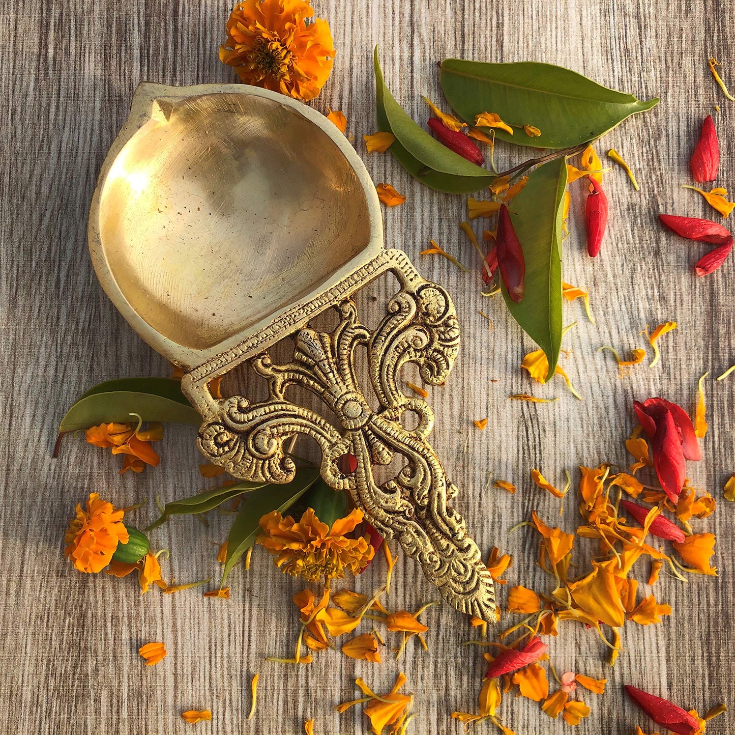 Aarti Diya - Decorative hand made brass metal oil lamp