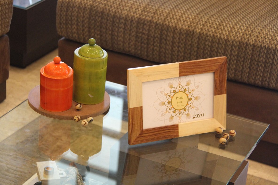 IVEI Wooden Photo Frame for Desk Solid Wood Photo Frame for Table - Wooden Picture Frame with Stand for Birthday, Home Decor - Photo Size - 8 in X 5 in