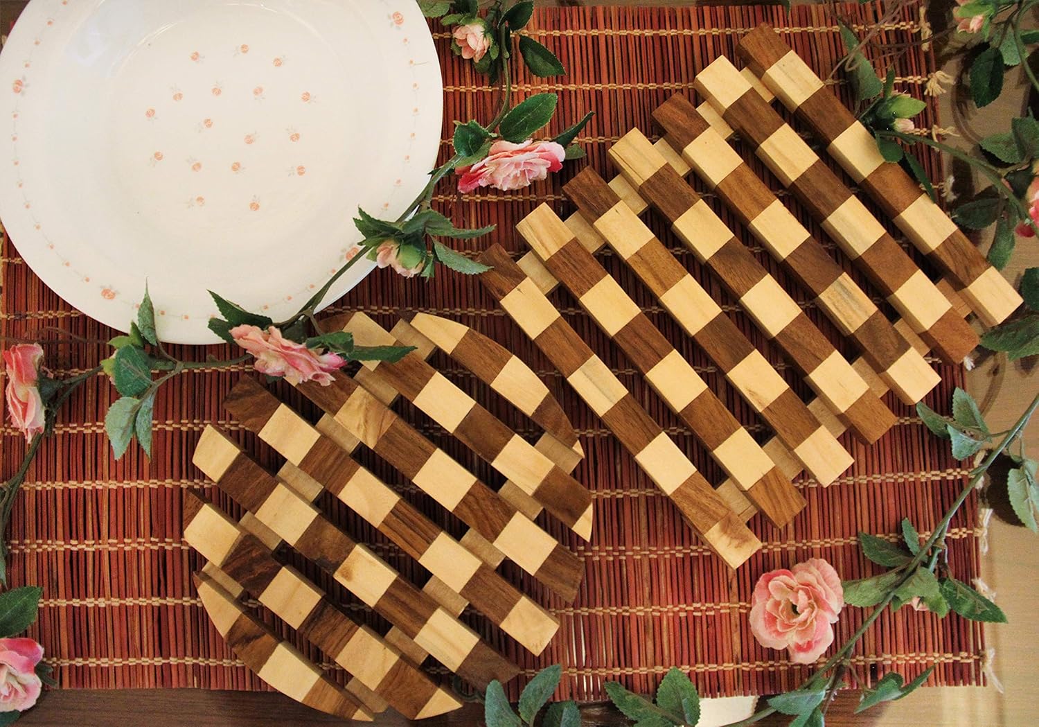 IVEI Wooden Trivet for Dining Table - Combination Wood Serving Platters - Heat Resistant Trivet - Dining Table Hot Pot Mat - Reversible Coaster - Trivet for Hot Vessels - Countertop Protector (Square)