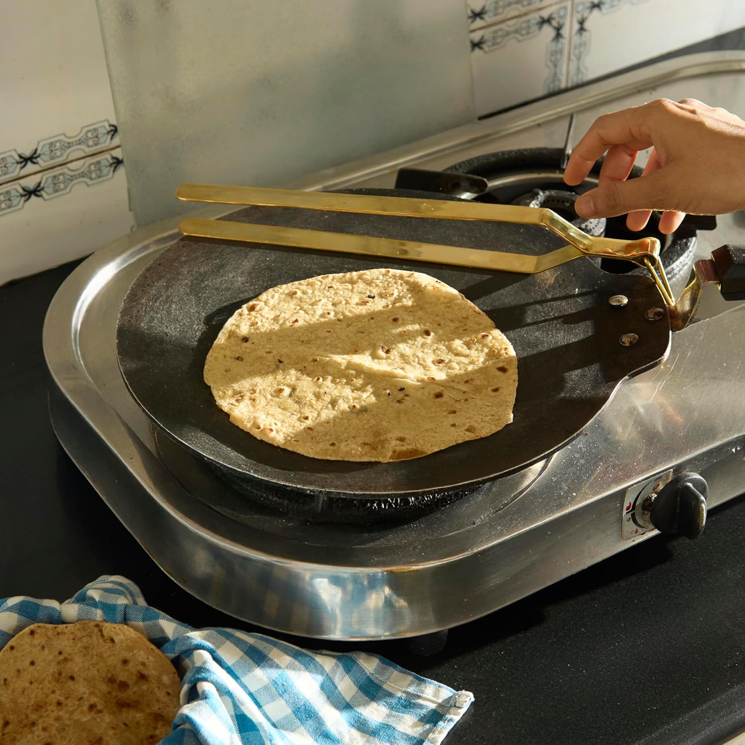 KLEO Brass Tongs for Kitchen for Frying – Chimta for Kitchen Use, Roti Chapati Tool for Dining, Brass Utensils, Antique Desi Peetal Chimta Pakad for Rasoi