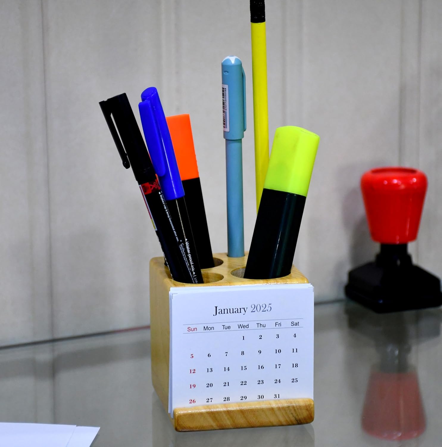 IVEI Wooden Pen Stand for Table with Paper Calender Slides and Motivational Quote - Desk Organizer - Office Desk Decorative Items - Pen Holder, Study Table Organiser, Gifts for Men