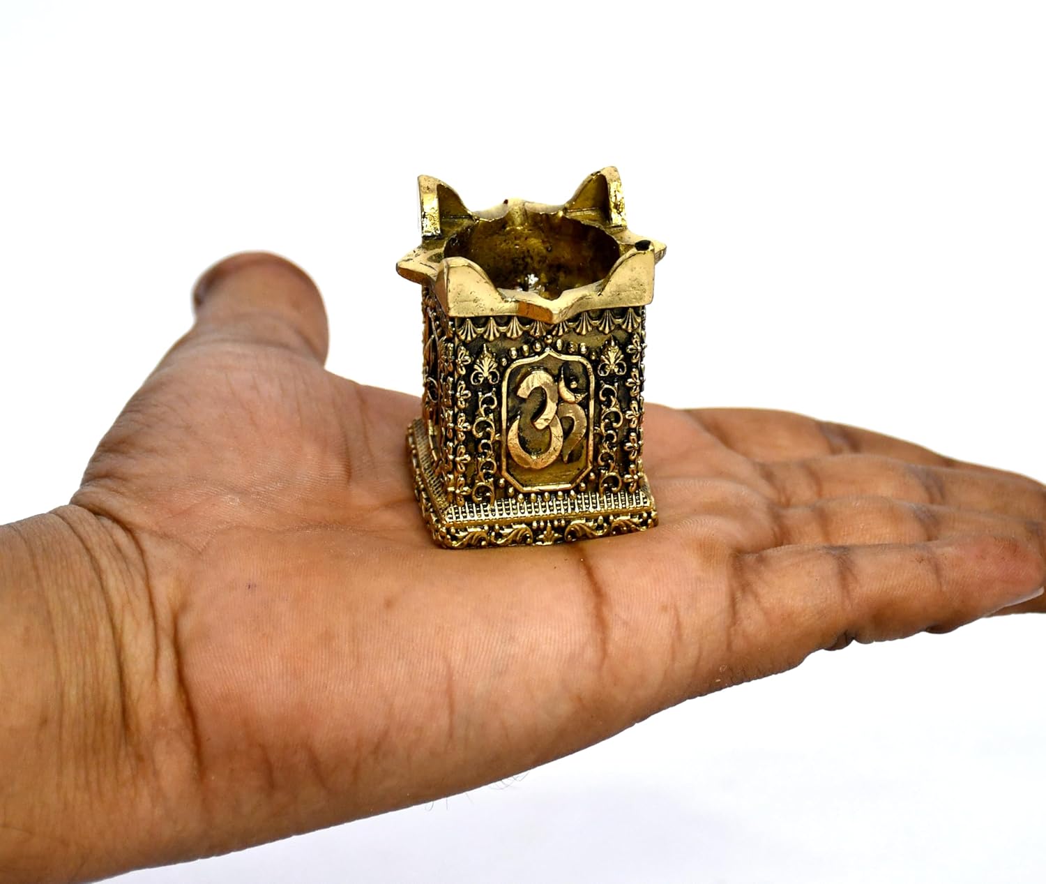 Esplanade Brass Tulsi Diya for Pooja, Unique Diya, Deepam, Villaku, Deepak, Pooja Items for Pooja Room, Brass Decoration Items for Home – 2 inch